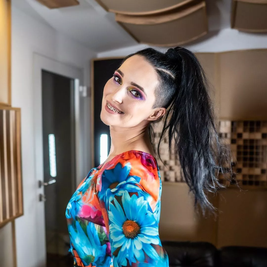 Wyjątkowa sesja gwiazdy disco polo - Emilii z Daj To Głośniej! Pojawiła się też bardzo ważna informacja!
